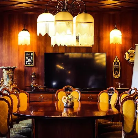 Úszó hotel Albatros 3*