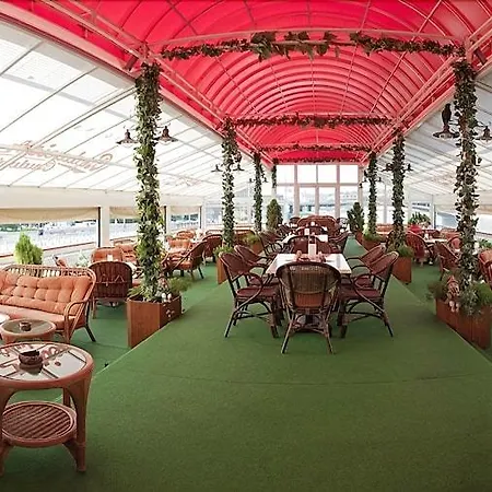Hotel en barco Albatros