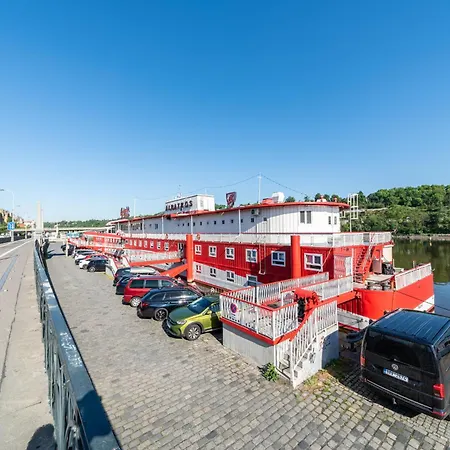 Albatros Úszó hotel