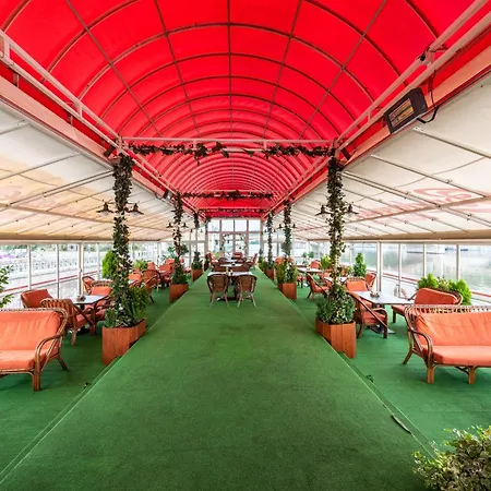 Albatros Botel 3*