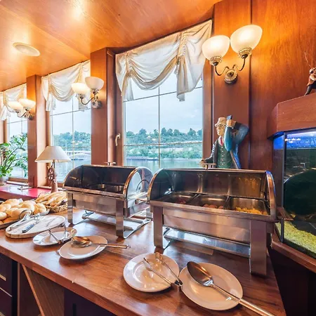 Botel Albatros 3*