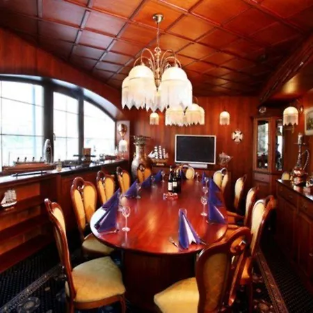 Botel Albatros 3*
