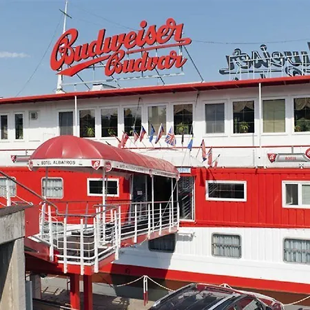 Albatros Botel 3*