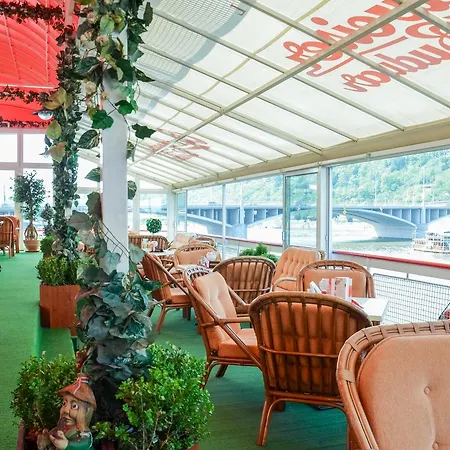 Albatros Botel