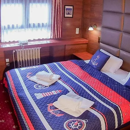 Albatros Botel 3*