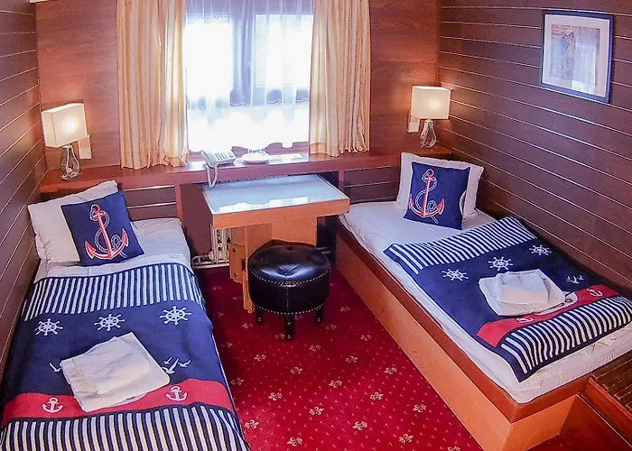 Albatros 船上ホテル 3*