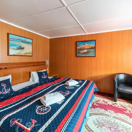 Botel Albatros 3*